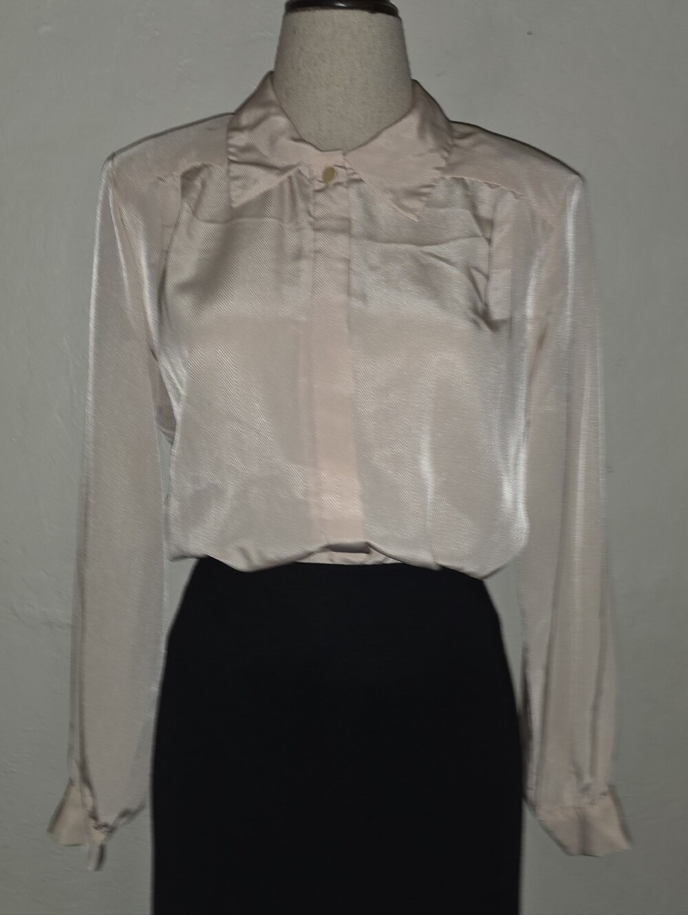 Vintage Pendleton 1970s 1980s Ivory White Long-Sleeve Button Front Blouse Top